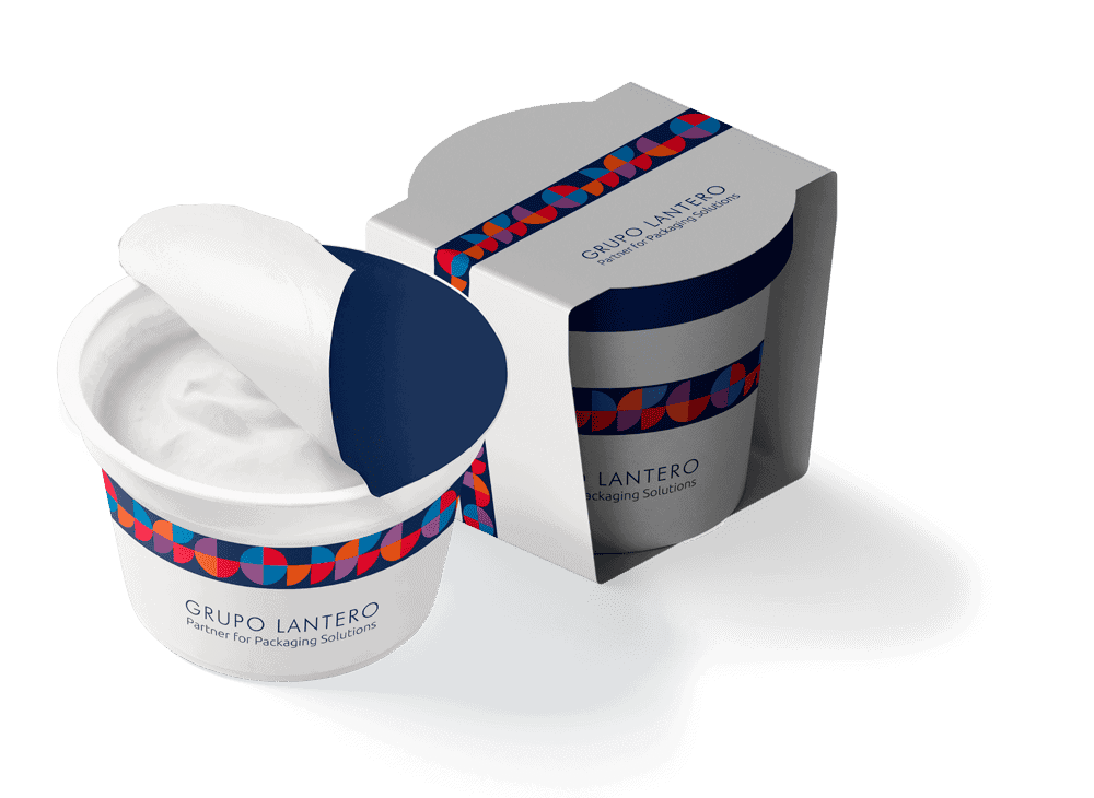 Pack de dos envases de yogur con diseño corporativo y logotipo de Grupo Lantero en azul y rojo.